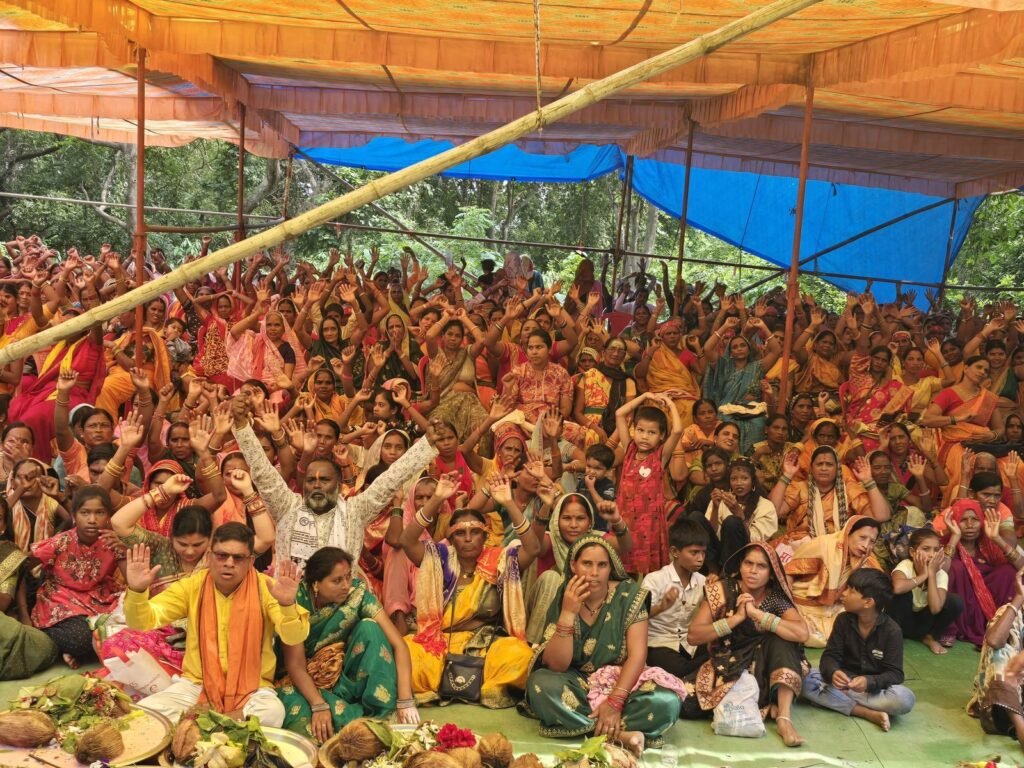 श्रावन के अंतिम सोमवार को तुर्रीधाम महादेव की पावन धरा में 35 धर्मान्तरित परिवारों की प्रबल प्रताप सिंह जूदेव ने किया सनातन धर्म में घरवापसी श्रावन के अंतिम सोमवार को तुर्रीधाम महादेव की पावन धरा में 35 धर्मान्तरित परिवारों की प्रबल प्रताप सिंह जूदेव ने किया सनातन धर्म में घरवापसी kshititech