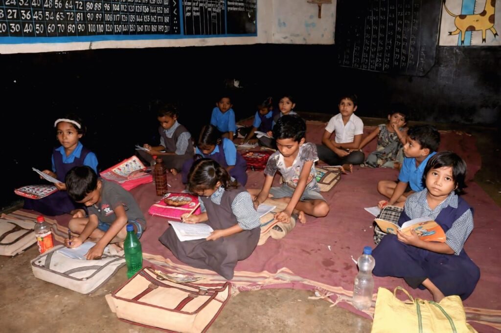 युक्तियुक्तकरण से अब स्कूलों में मिल रही नियमित और गुणवत्तापूर्ण शिक्षा युक्तियुक्तकरण से अब स्कूलों में मिल रही नियमित और गुणवत्तापूर्ण शिक्षा kshititech