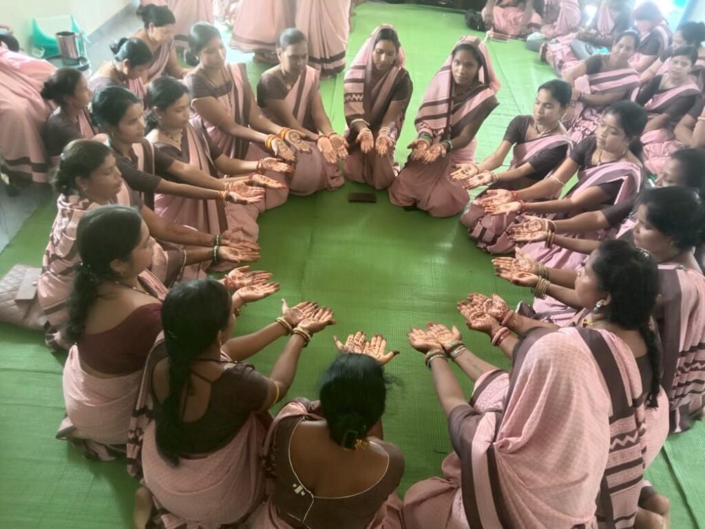 हर घर तिरंगा कार्यक्रम: बिहान कैडर्स की महिलाओं द्वारा तिरंगा मेहंदी, संगीत, कविता, भाषण, रंगोली, स्वच्छता शपथ और तिरंगा रैली निकाली गई हर घर तिरंगा कार्यक्रम: बिहान कैडर्स की महिलाओं द्वारा तिरंगा मेहंदी, संगीत, कविता, भाषण, रंगोली, स्वच्छता शपथ और तिरंगा रैली निकाली गई kshititech