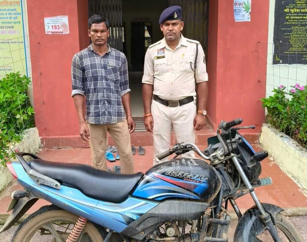 हसौद पुलिस द्वारा मोटरसाइकिल चोरी करने वाला चोर गिरफ्तार हसौद पुलिस द्वारा मोटरसाइकिल चोरी करने वाला चोर गिरफ्तार kshititech