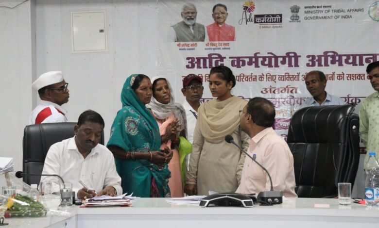 कलेक्टर ने जनदर्शन में सुनी आमजनों की विभिन्न समस्याएं कलेक्टर ने जनदर्शन में सुनी आमजनों की विभिन्न समस्याएं kshititech