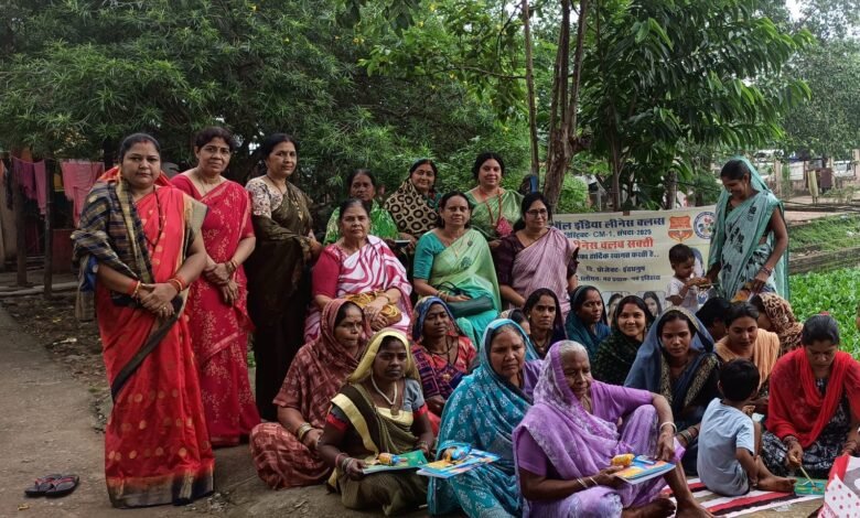 चेयरपर्सन लीनेस कुशल दर्शन ने साक्षरता के प्रति जागरूकता अभियान में महिलाओं को दिया कापी पेन चेयरपर्सन लीनेस कुशल दर्शन ने साक्षरता के प्रति जागरूकता अभियान में महिलाओं को दिया कापी पेन kshititech