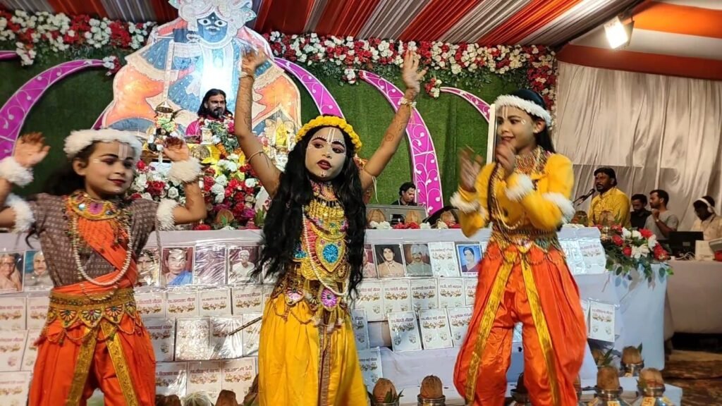 भागवत कथा श्रवण करने पहुंची जांजगीर लोकसभा सांसद कमलेश जांगड़े एवं प्रदेश भाजपा मंत्री विद्या सिदार भागवत कथा श्रवण करने पहुंची जांजगीर लोकसभा सांसद कमलेश जांगड़े एवं प्रदेश भाजपा मंत्री विद्या सिदार kshititech