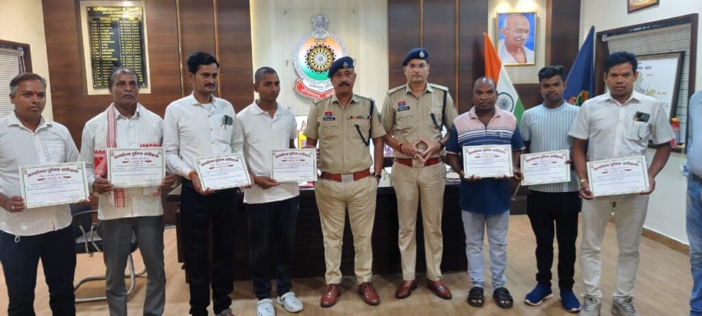 सिलादेही के भूपेंद्र साहू को पुलिस अधीक्षक ने किया सम्मानित सिलादेही के भूपेंद्र साहू को पुलिस अधीक्षक ने किया सम्मानित kshititech
